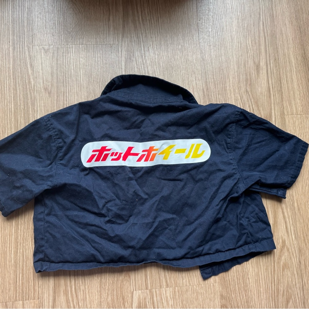 Hot Wheels Branded Women's Crop Top Button Down Shirt - Picture 4 of 6